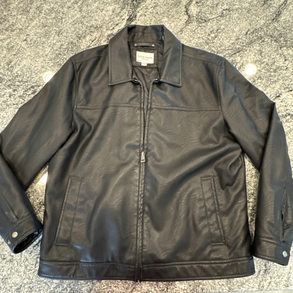 $210 Cole Haan Mens Black Collared Open Bottom Faux Leather Jacket‎ Size XL